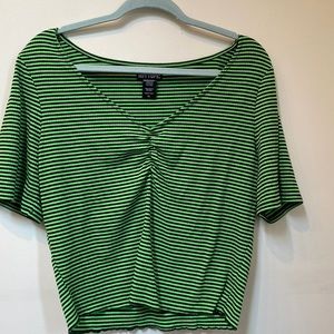 Hot Topic! Cute striped top for spring!